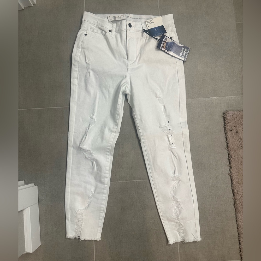 NWT NY&C size 8, super high waist distressed crop denim